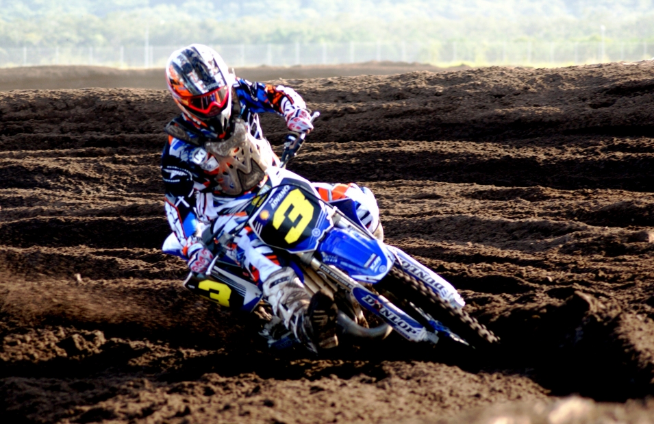 Dinsdale On Top at Coolum SSMX