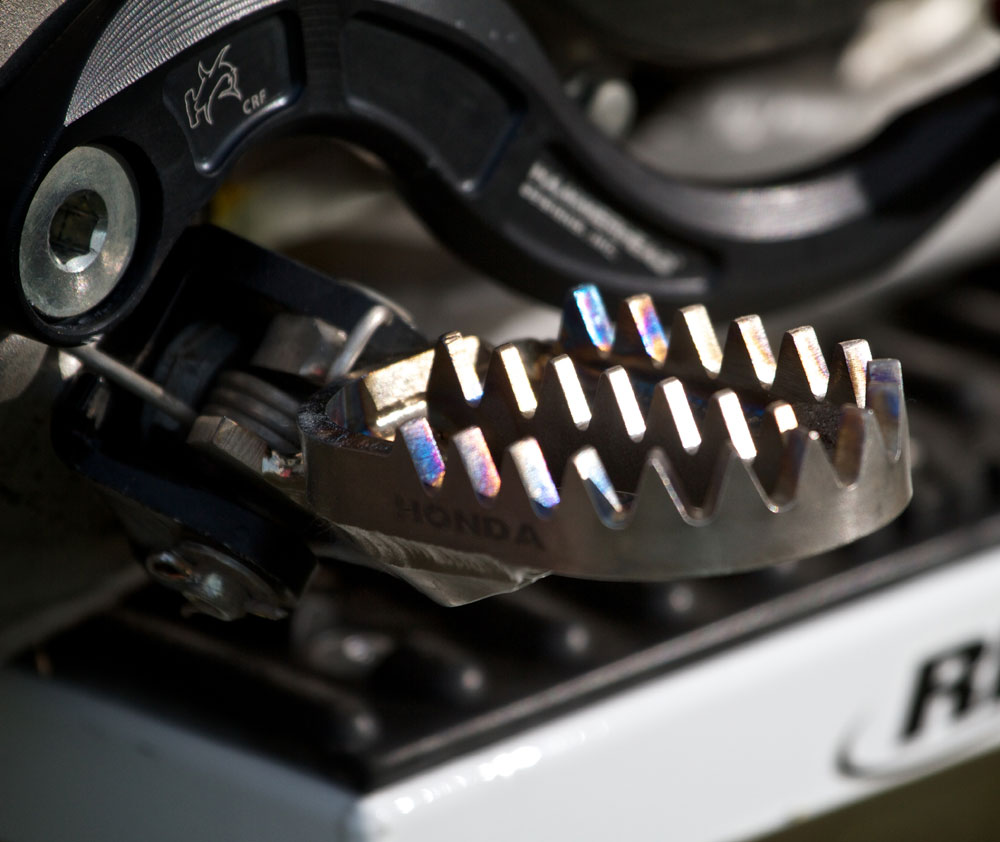 raptor-ti-footpegs raptor-ti-footpegs