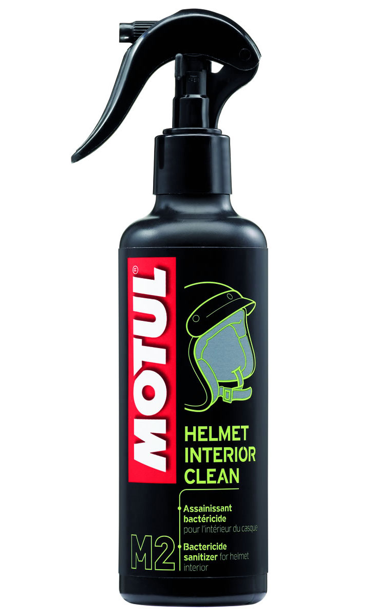 Motul-helmet-clean