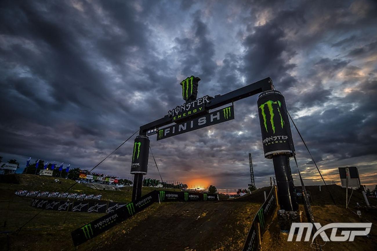 112931_finish_mxgp_10_d_2015