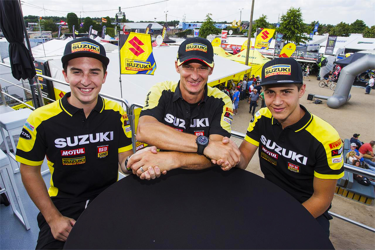 Team boss Stefan Everts congratulates the two new chargers