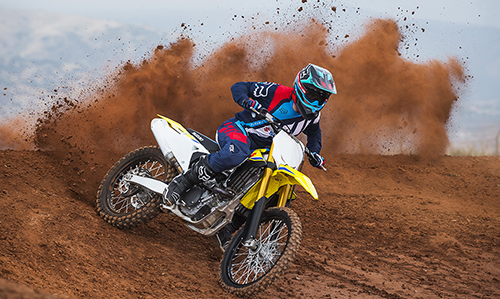 RM-Z450L8_Action_1 2