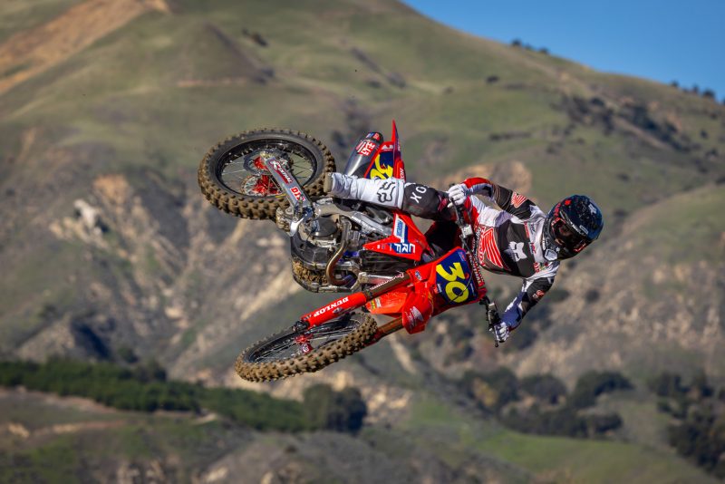 26 Jo Shimoda Action 17