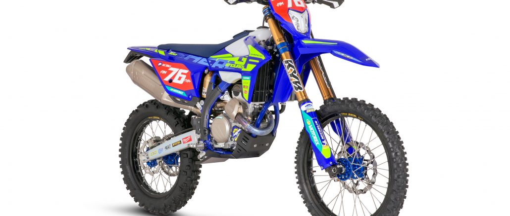 2 300 Sef Macdonald Replica 3679x2456