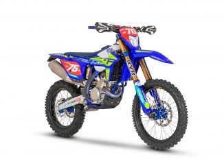 2 300 Sef Macdonald Replica 3679x2456