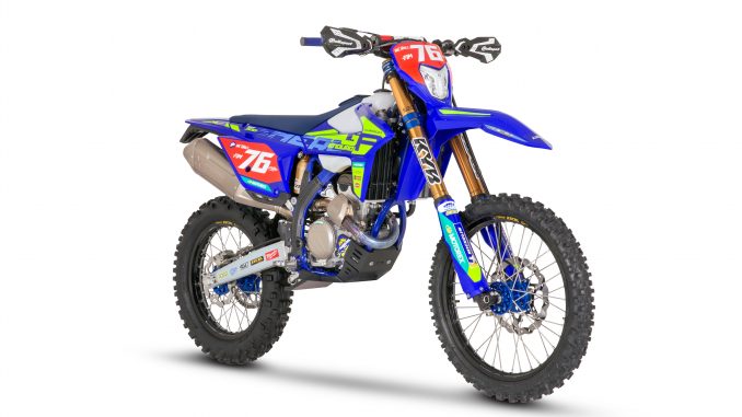 2 300 Sef Macdonald Replica 3679x2456