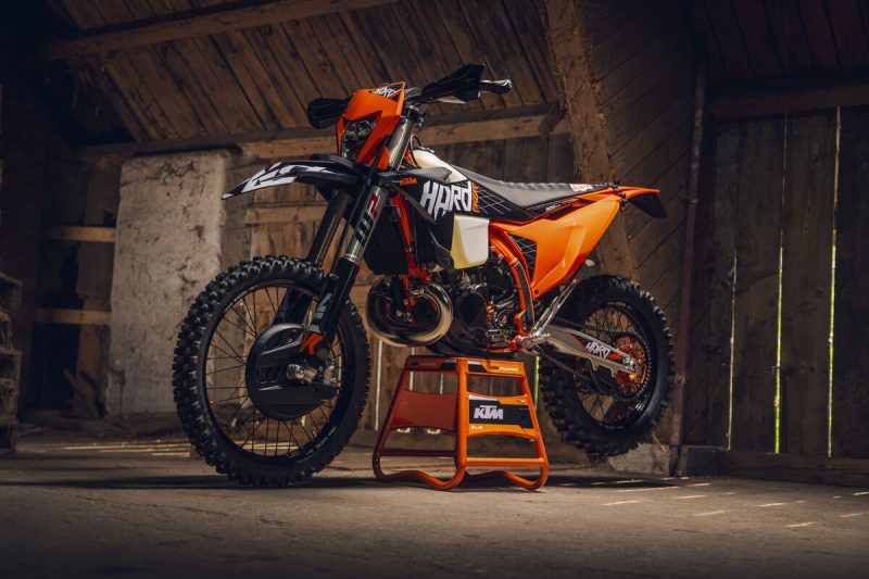04 My27 Ktm 300 Exc Hardenduro Static Hardenduro